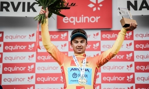 «Это рекордное достижение для „Астаны“». Луценко раскрыл секрет победы на «Арктической Гонке Норвегии»