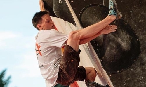 Казахстанец вышел в финал чемпионата мира по спортивному скалолазанию