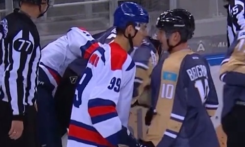 Бывший хоккеист «Барыса» «озверел» и с одного удара вырубил соперника. Видео