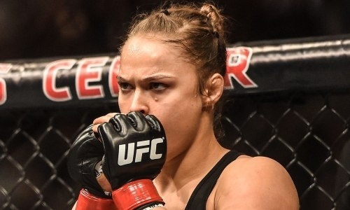 Признававшаяся в любви Головкину экс-чемпионка UFC чуть не лишилась пальца. Жуткое фото