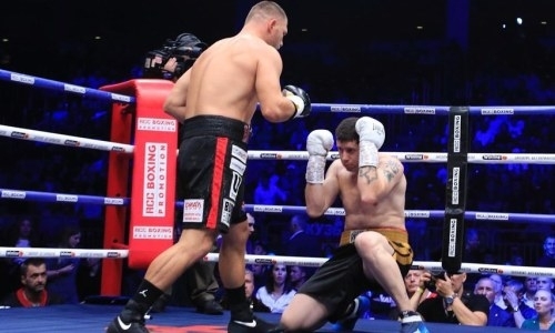 Бой супертяжей в андекарде Ковалева завершился тремя нокдаунами и нокаутом в первом раунде. Видео