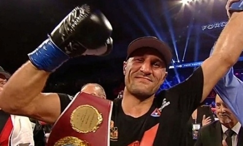 Россиянин Ковалев нокаутировал непобежденного британца и сохранил титул чемпиона мира WBO