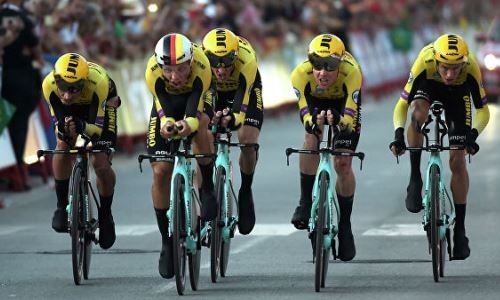 Соперники «Астаны» на «Вуэльте» упали в командной гонке из-за пролитой на трассу воды