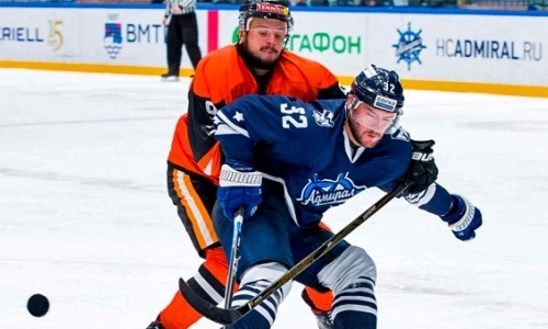 Казахстанский хоккеист покинул российский клуб после увольнения отца