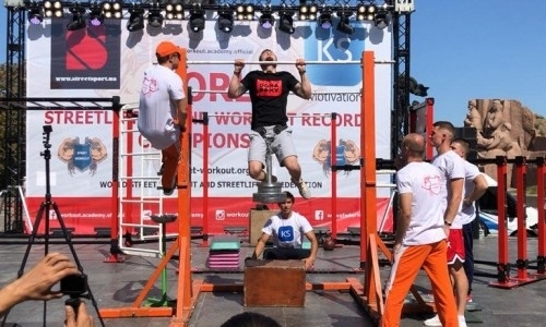 Казахстанец стал трёхкратным чемпионом мира по стритлифтингу