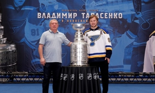 Представлено фото экс-тренера сборной Казахстана с выигравшим Кубок Стэнли воспитанником