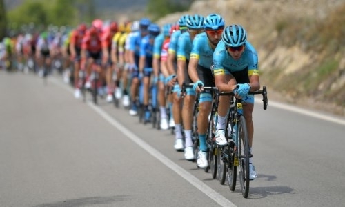 «Не думаю, что произошло что-то особенное». Капитан «Астаны» — о потере лидерства на «Вуэльте Испании» 