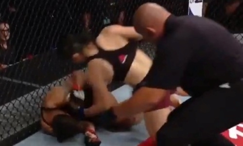 Сенсационным нокаутом за 42 секунды завершился главный бой турнира UFC с участием казаха Исмагулова. Видео