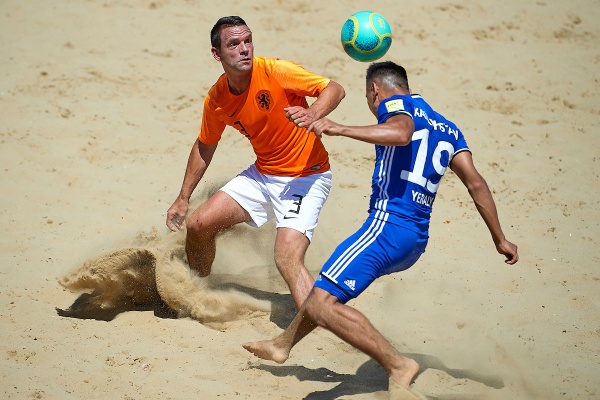 Победа над Голландией, матчи с Чехией и Англией. Как казахстанские «пляжники» играют в Евролиге