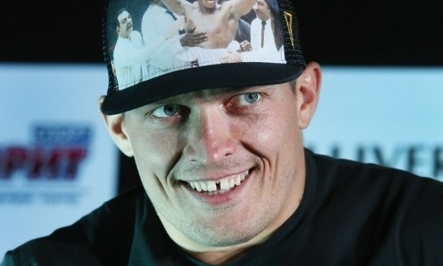 «Как там его, я не знаю...». Усик назвал своего первого соперника в супертяжах