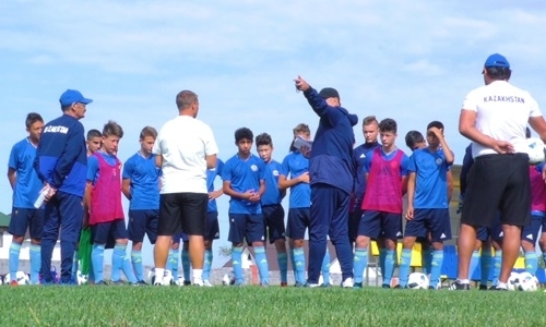 Юношеская сборная Казахстана стартует на международном турнире в Болгарии