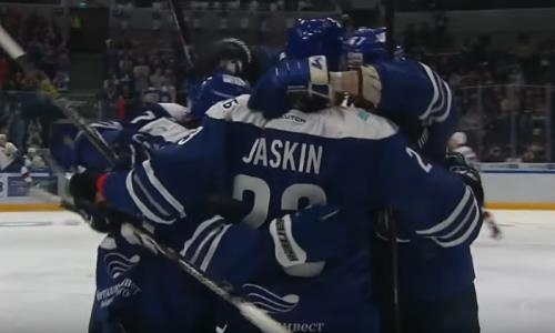 Лучший снайпер «Барыса» в прошлом сезоне забросил первую шайбу за новый клуб. Видео