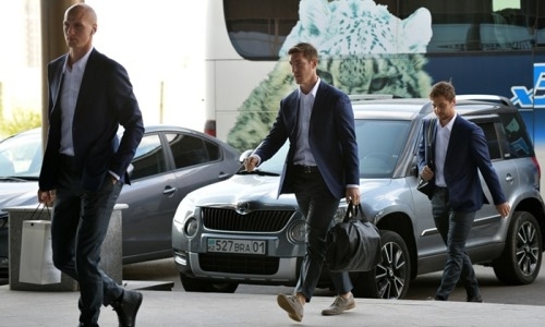 Хоккеисты «Барыса» приехали на игру с «Адмиралом» в костюмах