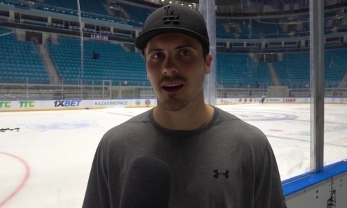 «Команда сыгрывается и с каждым матчем». Новобранец «Барыса» — о долгожданном дебюте в КХЛ