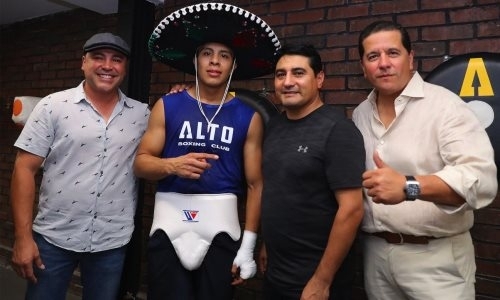 «Лёгких путей не ищем». Промоутер чемпиона мира нашел ему соперника перед боем с Головкиным