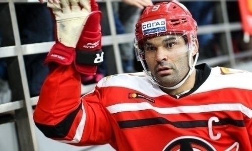 Хоккеист сборной Казахстана приблизился к историческому рекорду КХЛ