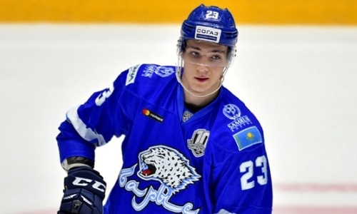 Молодой хоккеист «Барыса» устроил свою первую драку с капитаном клуба КХЛ