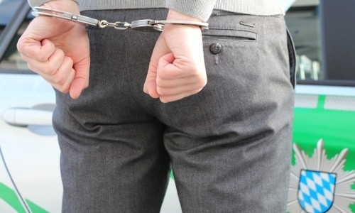 Осужденный за кражу зеркал у Баландина снова задержан в Алматы