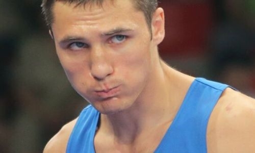Российский боксер нокаутом выиграл бой чемпионата мира в весе казахстанца Жусупова