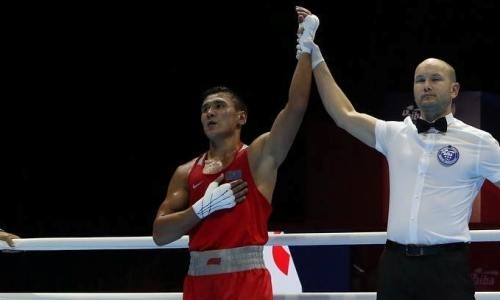 Чемпион Азии из Казахстана побил американца и выиграл второй бой на чемпионате мира по боксу