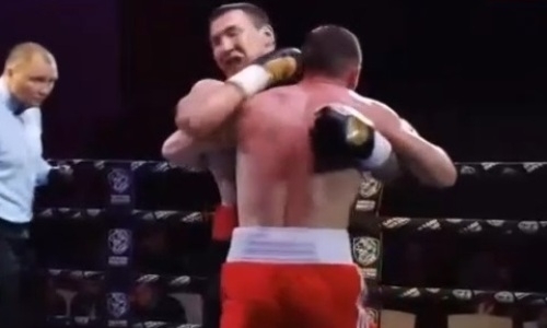 Казахстанский боксер проиграл россиянину в Москве