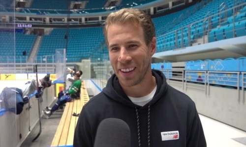 «Это действительно помогает». Нападающий «Барыса» отдал должное вратарю в матче со «Спартаком»