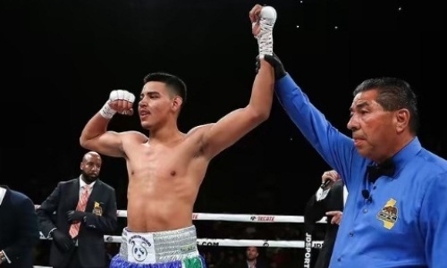 18-летний проспект нокаутировал американца в андеркарде возможного соперника Головкина. Видео