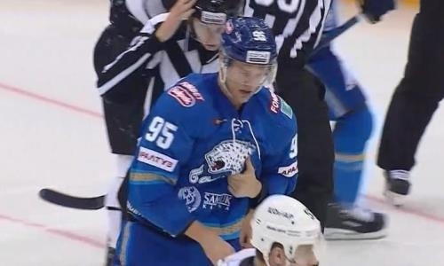 Хоккеист «Барыса» жестоко избил соперника в матче КХЛ