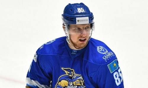 «Выстояли в меньшинстве». Защитник «Барыса» — о юбилейном матче в КХЛ