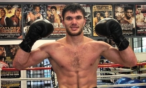 Казахстанский нокаутер сразится против американца с 20 победами в андеркарде боя Головкин — Деревянченко