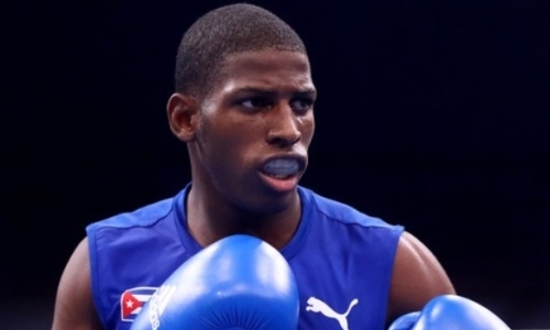 Победивший казахстанского боксера Сафиуллина кубинец стал двукратным чемпионом мира