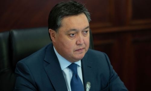 Премьер Казахстана Мамин посетил финальный день ЧМ по борьбе в Нур-Султане