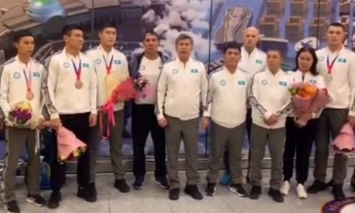 Сборная Казахстана по боксу напутствовала Головкина перед титульным боем. Видео