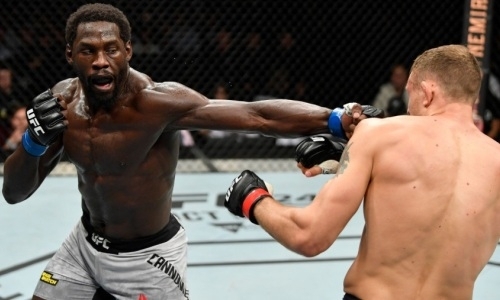 Главный бой турнира UFC завершился жестким апперкотом во втором раунде. Видео нокаута