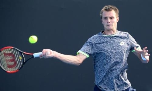 Случайный промах помог казахстанцу взять розыгрыш в финале турнира АТР. Видео забавного момента