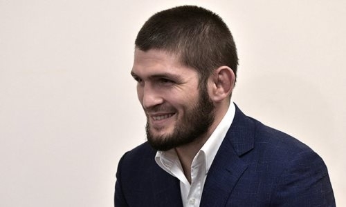 «Только ему не говорите». Нурмагомедов подшутил над известным ринг-анонсером