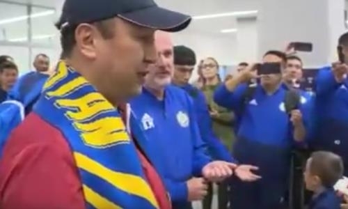 Видеосюжет телеканала «Qazsport» о прибытии сборной Казахстана в Калининград