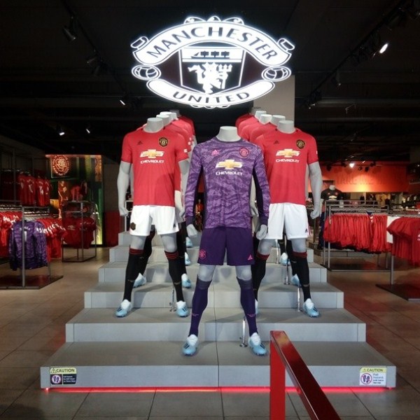 «Добро пожаловать на „Олд Траффорд“». Как живет Манчестер перед матчем «МЮ» — «Астана»