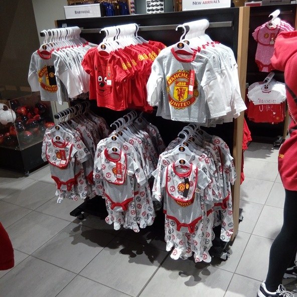 «Добро пожаловать на „Олд Траффорд“». Как живет Манчестер перед матчем «МЮ» — «Астана»