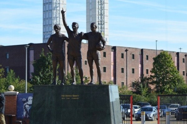 «Добро пожаловать на „Олд Траффорд“». Как живет Манчестер перед матчем «МЮ» — «Астана»