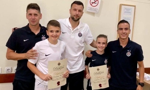 «Саво Милошевич был нападающим и команда заточена на атаку». В «Партизане» раскрыли планы на матч с «Астаной» и выделили ее лучшего игрока против «МЮ»