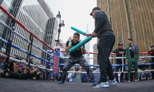 «Уже готово место в Зале славы». Президент Лиги профи-бокса Украины оценил шансы Деревянченко побить Головкина