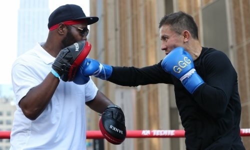 «Бьет сильнее Джейкобса». Тренер Головкина предсказал ход боя с Деревянченко