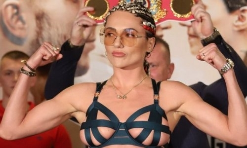 Полуголая чемпионка мира с обложки Playboy поцеловала соперницу и получила от нее... Видео