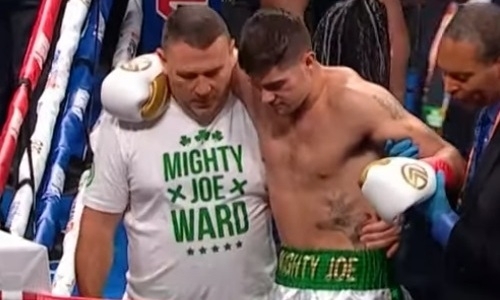 Видео травмы и неожиданного поражения Уорда в андеркарде Головкин — Деревянченко