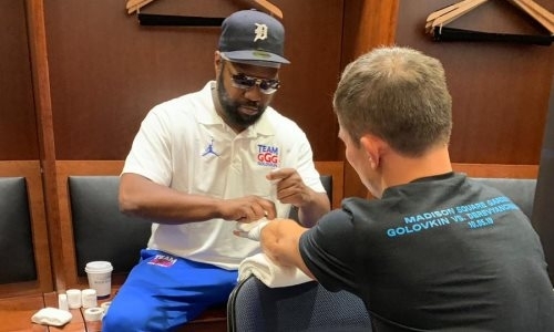 Головкину тейпируют руки перед боем с Деревянченко за два титула чемпиона мира