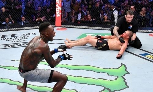 Адесанья уничтожил Уиттакера и стал новым чемпионом UFC. Видео убийственного нокаута