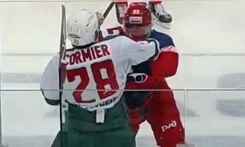 Бывший хоккеист «Барыса» разбил лицо 18-летнему сопернику и отправил того к врачам. Видео