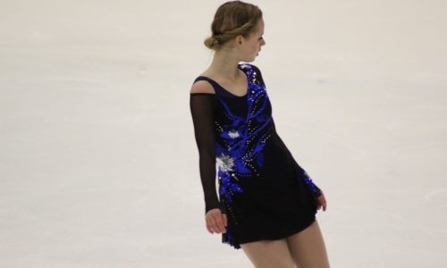 Российская фигуристка попыталась исполнить четверной прыжок перед турниром памяти Дениса Тена. Видео