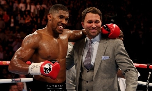 Промоутер Головкина заявил о готовности Джошуа провести бой с Усиком